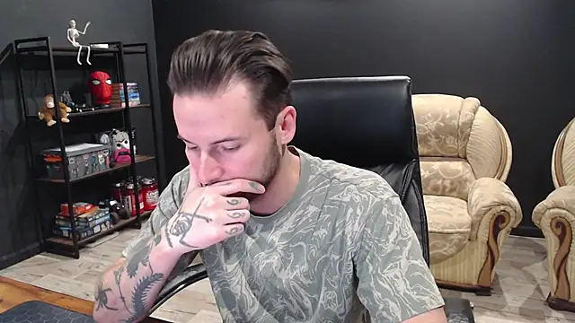 MihasikD online show from November 2025 10:15:01 AM