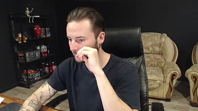 MihasikD online show from November 2025 12:53:02 PM