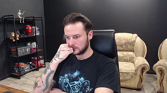 MihasikD online show from December 2025 10:58:02 AM