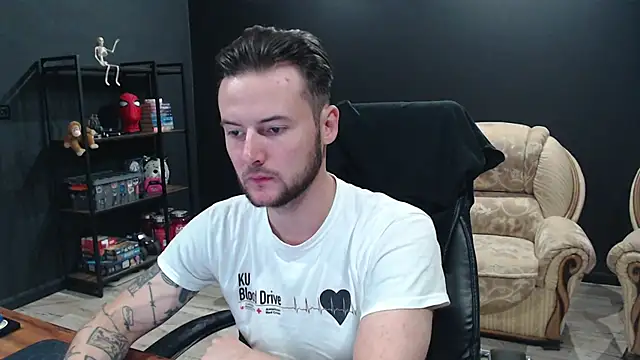 MihasikD online show from October 2025 06:37:02 AM