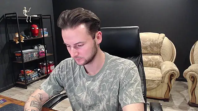 MihasikD online show from November 2025 06:08:02 PM