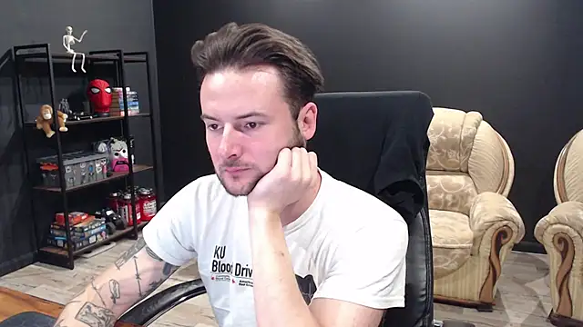 MihasikD online show from November 2025 06:13:01 AM