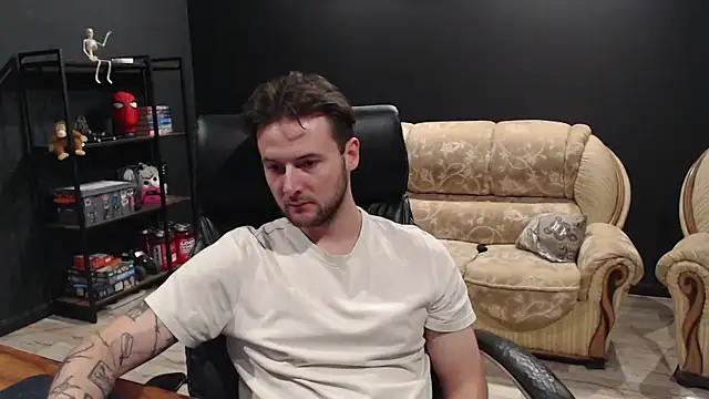 MihasikD online show from November 2025 01:32:02 PM