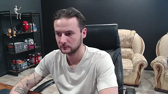 MihasikD online show from November 2025 10:48:02 AM