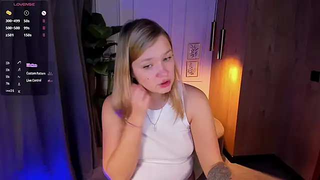 Snapshot of BellaDreamy chatting on September 2025 05:25:01 AM BellaDreamy online show from September 2025 05:25:01 AM