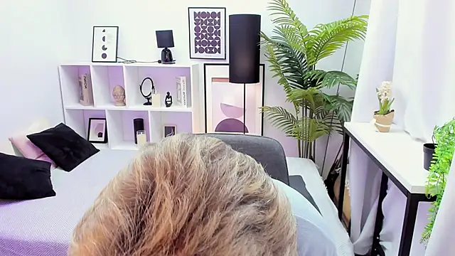 Snapshot of EvelynJoyful chatting on December 2025 05:08:02 AM EvelynJoyful online show from December 2025 05:08:02 AM