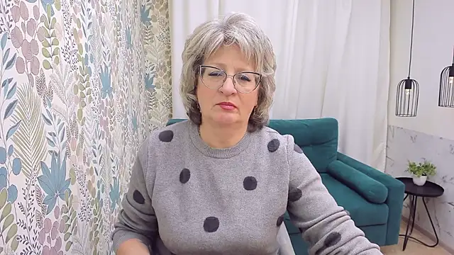 Snapshot of EvelynJoyful chatting on February 2026 05:06:01 AM EvelynJoyful online show from February 2026 05:06:01 AM