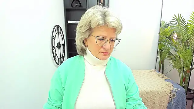 Snapshot of EvelynJoyful chatting on January 2026 05:22:02 AM EvelynJoyful online show from January 2026 05:22:02 AM