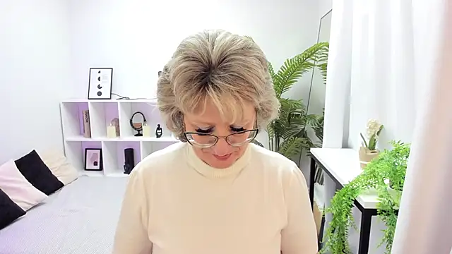 Snapshot of EvelynJoyful chatting on October 2025 05:37:02 AM EvelynJoyful online show from October 2025 05:37:02 AM