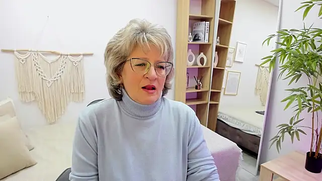EvelynJoyful online show from October 2025 05:07:01 AM