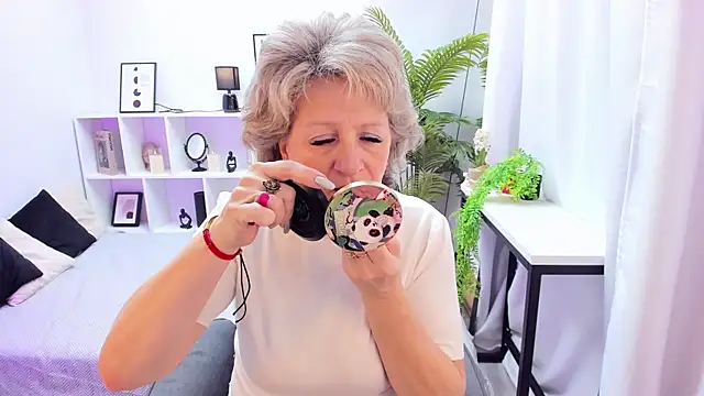 Snapshot of EvelynJoyful chatting on November 2025 05:11:01 AM EvelynJoyful online show from November 2025 05:11:01 AM