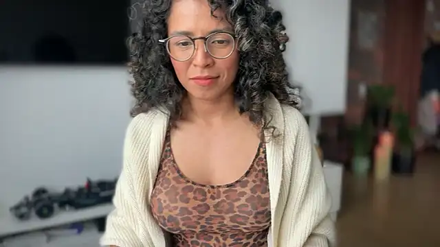 Snapshot of illaroom chatting on October 2025 08:42:01 PM illaroom online show from October 2025 08:42:01 PM