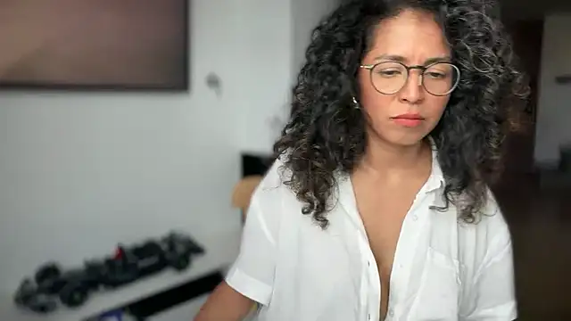 illaroom online show from October 2025 07:44:02 PM