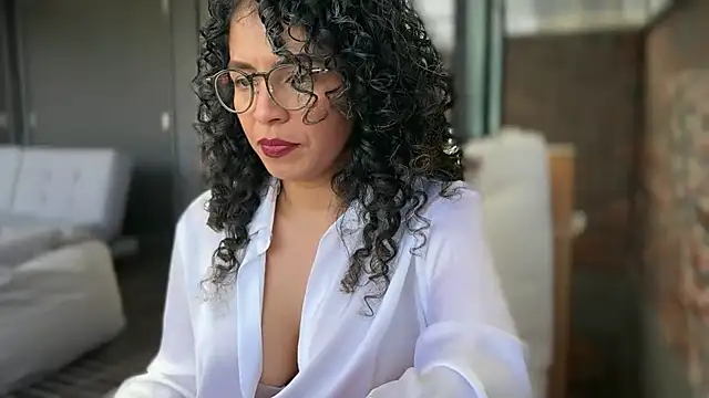 illaroom online show from February 2026 07:36:02 PM