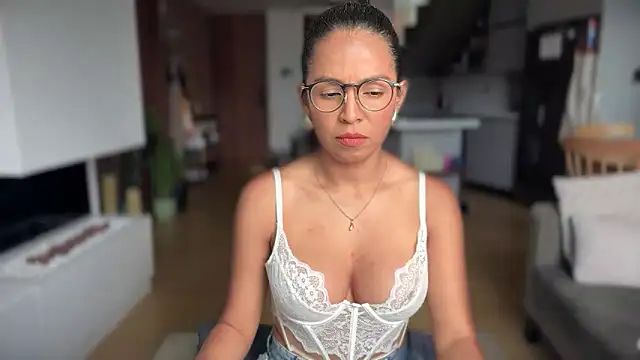 illaroom online show from November 2025 04:02:02 PM