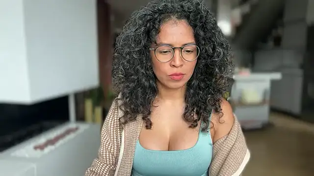 illaroom online show from December 2025 06:23:02 PM