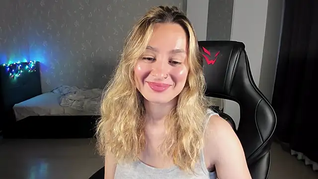 Snapshot of EllaFresh chatting on June 2026 02:10:01 AM EllaFresh online show from June 2026 02:10:01 AM