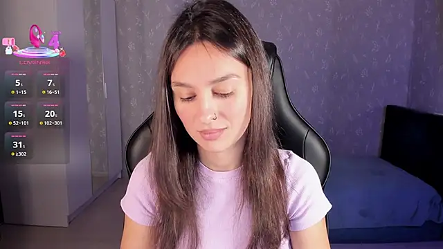 Snapshot of EllaFresh chatting on October 2025 01:14:01 AM EllaFresh online show from October 2025 01:14:01 AM