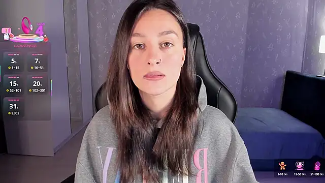 Snapshot of EllaFresh chatting on October 2025 12:12:01 AM EllaFresh online show from October 2025 12:12:01 AM