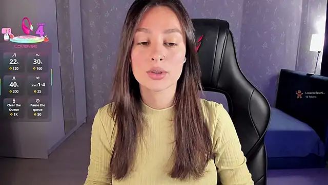 Snapshot of EllaFresh chatting on September 2025 11:33:02 PM EllaFresh online show from September 2025 11:33:02 PM