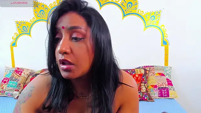 LadyNahir online show from April 2026 09:50:01 PM