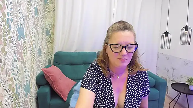 LeaPure online show from November 2025 05:24:01 PM