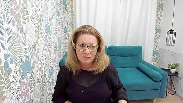 Snapshot of LeaPure chatting on March 2025 05:17:02 AM LeaPure online show from March 2025 05:17:02 AM