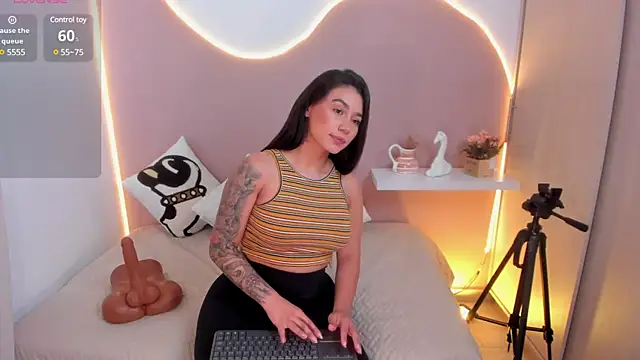 Snapshot of EllieMitchell chatting on March 2025 07:55:02 PM EllieMitchell online show from March 2025 07:55:02 PM