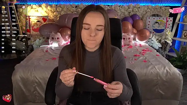 Snapshot of FoxyShy chatting on March 2026 06:32:02 AM FoxyShy online show from March 2026 06:32:02 AM