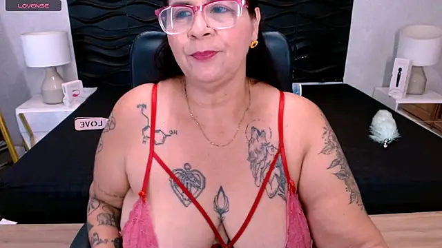 Snapshot of laura_riley chatting on September 2025 03:41:02 PM laura riley online show from September 2025 03:41:02 PM