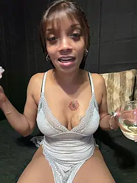 Snapshot of Rakiyahcharms chatting on June 2026 07:09:02 PM Rakiyahcharms online show from June 2026 07:09:02 PM