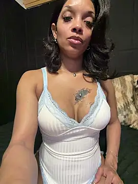 Snapshot of Rakiyahcharms chatting on May 2026 09:48:01 AM Rakiyahcharms online show from May 2026 09:48:01 AM