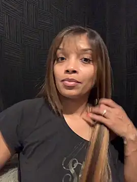 Rakiyahcharms online show from September 2025 06:01:01 PM