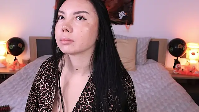 Leila  Sweet online show from October 2025 07:00:02 AM
