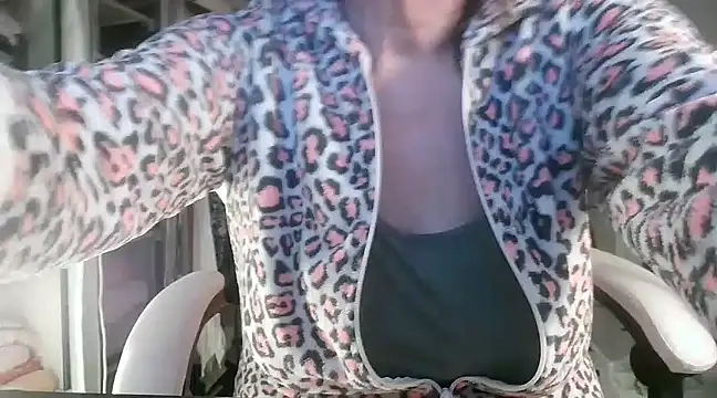 Snapshot of heidi60 chatting on March 2025 07:33:02 AM heidi60 online show from March 2025 07:33:02 AM