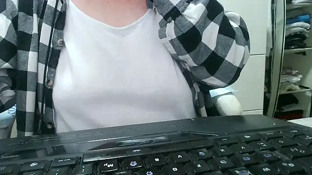 Snapshot of heidi60 chatting on October 2025 06:42:02 PM heidi60 online show from October 2025 06:42:02 PM