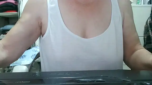 Snapshot of heidi60 chatting on October 2025 09:43:02 AM heidi60 online show from October 2025 09:43:02 AM