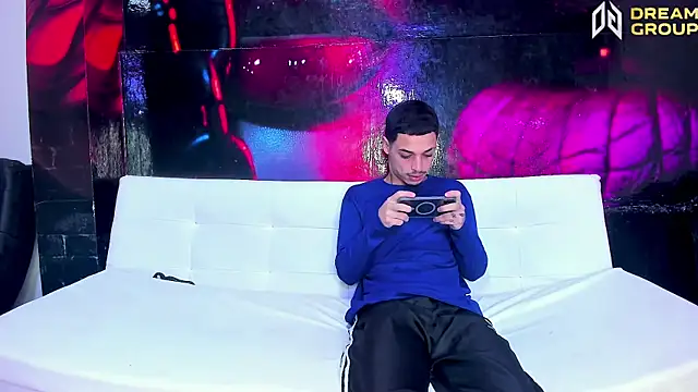 Snapshot of AmazingPartys chatting on November 2025 01:00:02 PM AmazingPartys online show from November 2025 01:00:02 PM