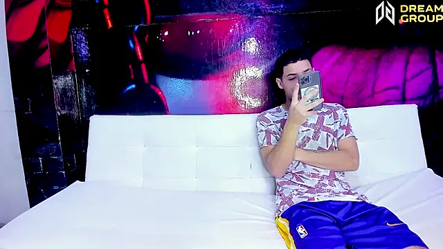 Snapshot of AmazingPartys chatting on November 2025 01:14:02 PM AmazingPartys online show from November 2025 01:14:02 PM