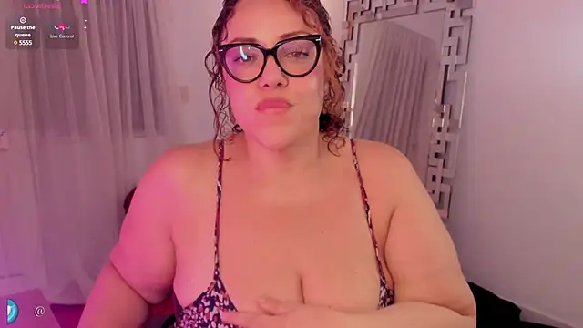 Snapshot of Cherryboobss chatting on March 2025 01:34:02 AM Cherryboobss online show from March 2025 01:34:02 AM