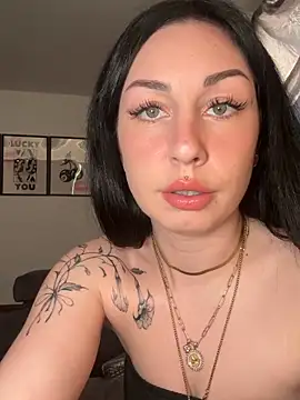 Snapshot of Estherjizz chatting on May 2026 03:19:01 PM Estherjizz online show from May 2026 03:19:01 PM