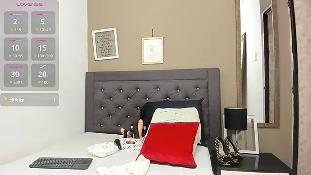 MilfVictoria online show from April 2026 08:00:02 PM