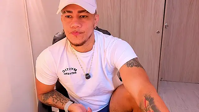 CRAZYBOYLOVE online show from March 2026 12:32:01 PM