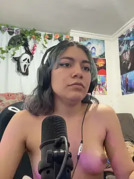 VaioletUwU online show from March 2026 03:44:02 AM