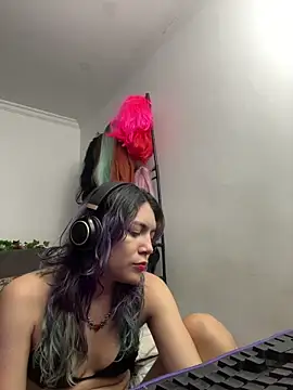 VaioletUwU online show from April 2026 02:48:01 AM