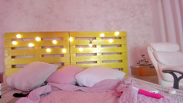 cristinapuerta  online show from November 2025 11:42:02 AM