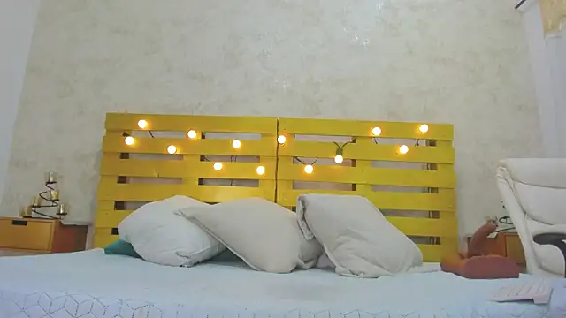 cristinapuerta  online show from November 2025 11:36:01 AM