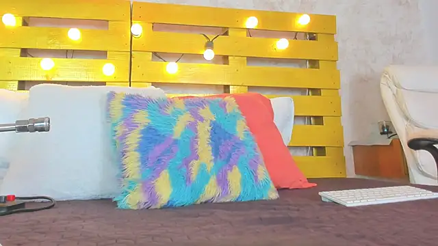 cristinapuerta  online show from October 2025 11:34:01 AM