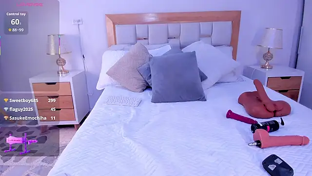 cristinapuerta  online show from September 2025 11:49:02 AM