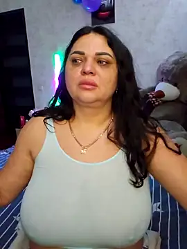 Snapshot of littleRikka chatting on April 2026 06:12:02 PM littleRikka online show from April 2026 06:12:02 PM